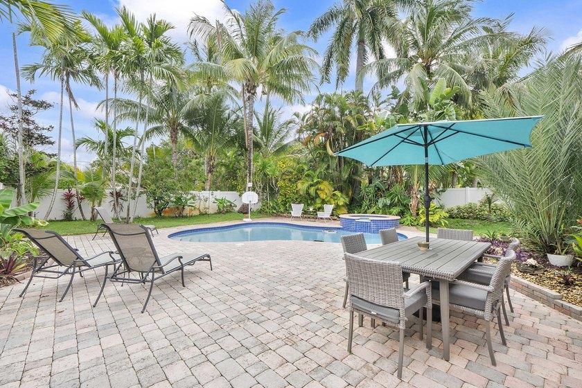 Desirable corner lot of nearly 10,000 sqft in the highly - photo 9