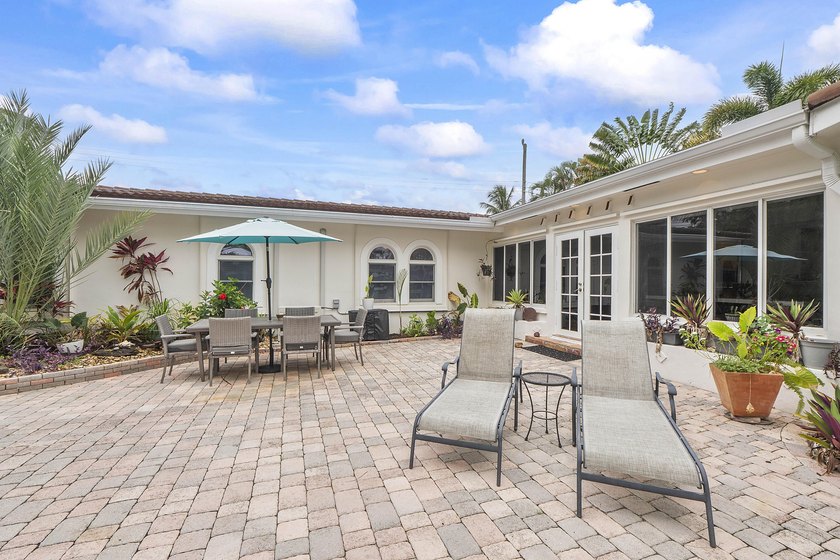 Desirable corner lot of nearly 10,000 sqft in the highly - photo 10