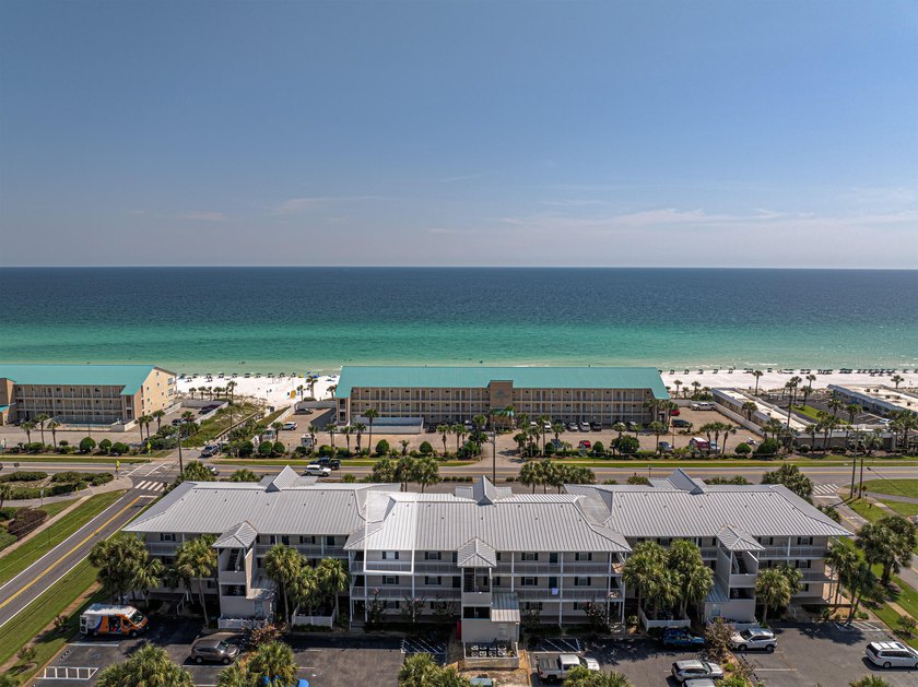***LOWEST PRICED CONDO IN THE BUILDING*** This perfectly located - photo 31