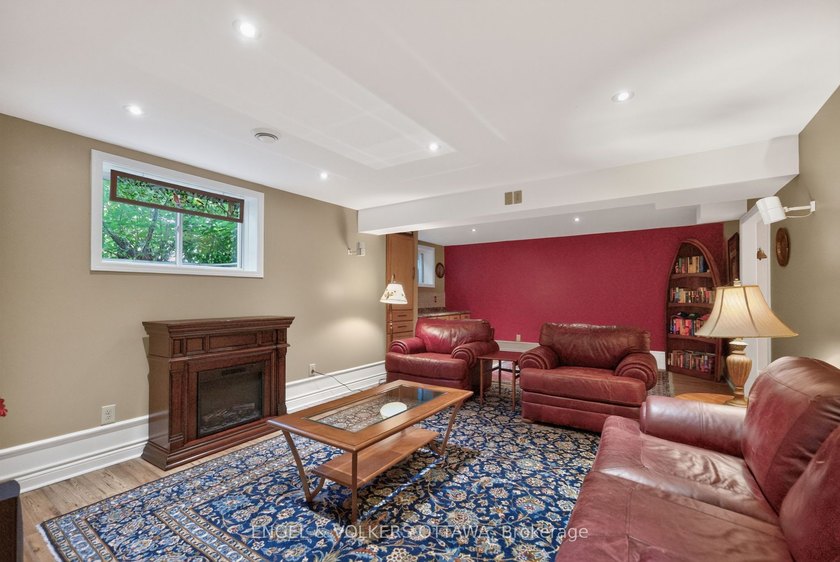 This exceptional bungalow backs directly onto the renowned - photo 31