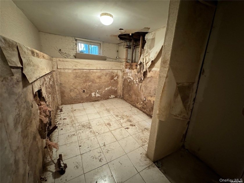 Fantastic opportunity to turn this unique multifamily lot with 2 - photo 9