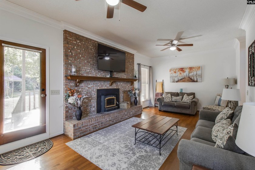Welcome to this ultimate 4 bed/4.5 bath Lake Murray retreat with - photo 8