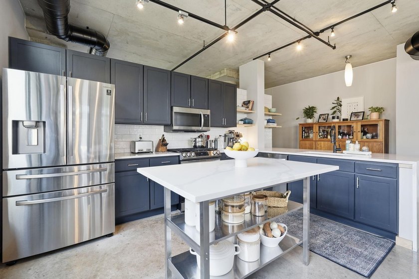 Exceptional North Loop living in a beautifully updated corner - photo 12
