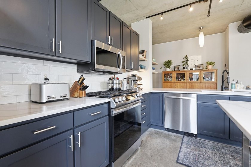 Exceptional North Loop living in a beautifully updated corner - photo 13