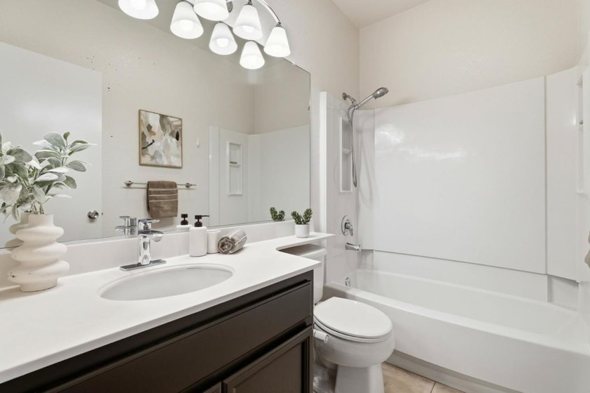 Bright &amp; Updated Townhome Style END UNIT w/ Abundant Natural - photo 25