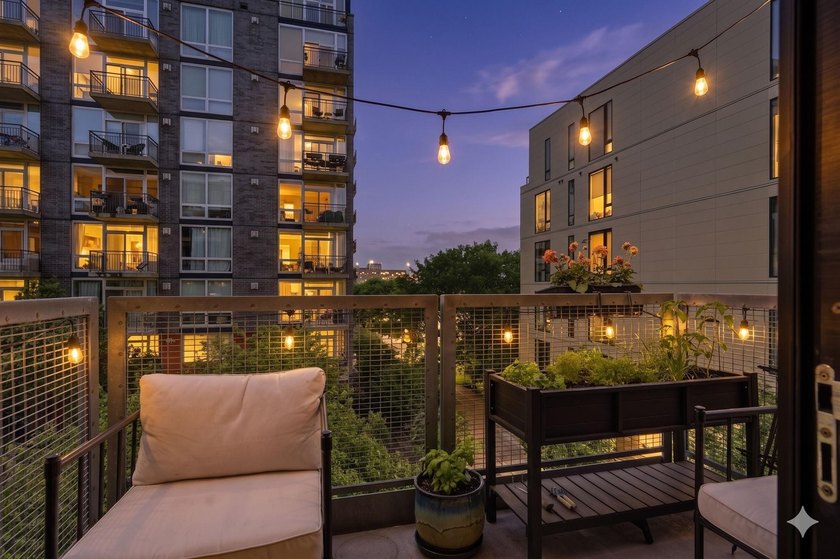 Exceptional North Loop living in a beautifully updated corner - photo 30