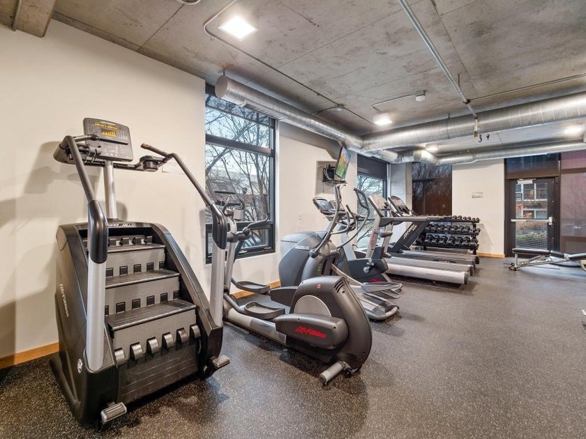 Exceptional North Loop living in a beautifully updated corner - photo 32