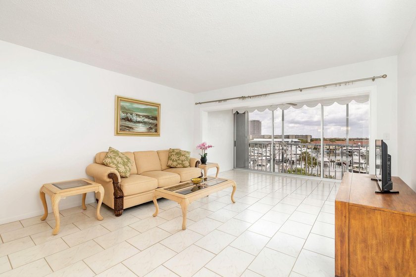 Marina Yacht club Views &amp;Ocean breezes await you from North Palm - photo 5