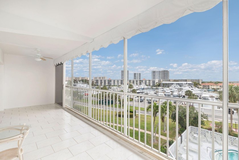 Marina Yacht club Views &amp;Ocean breezes await you from North Palm - photo 8