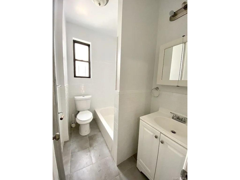 Conveniently located near Northern Blvd and the LIRR Broadway - photo 19
