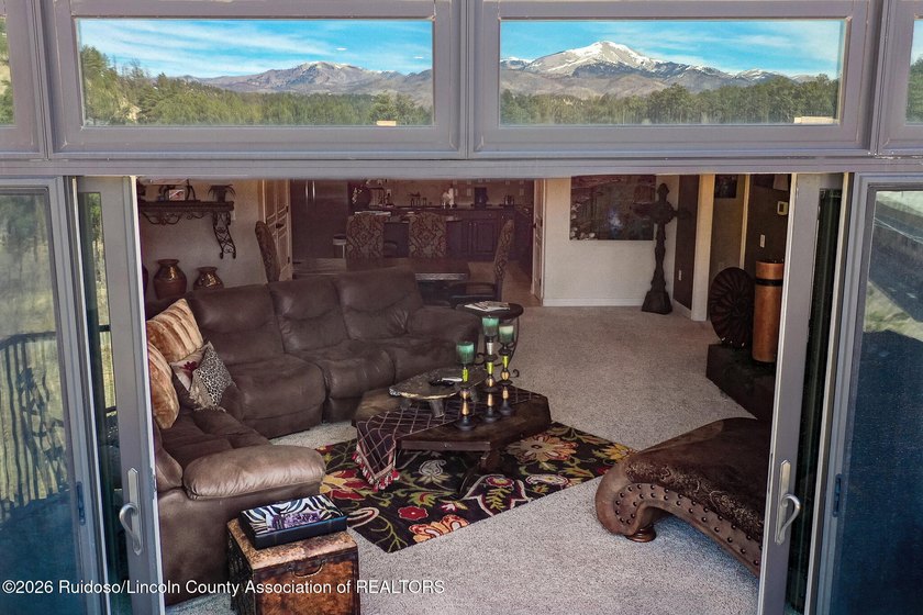 Beautiful 3-bedroom, 3.5 bath penthouse condo featuring - photo 25