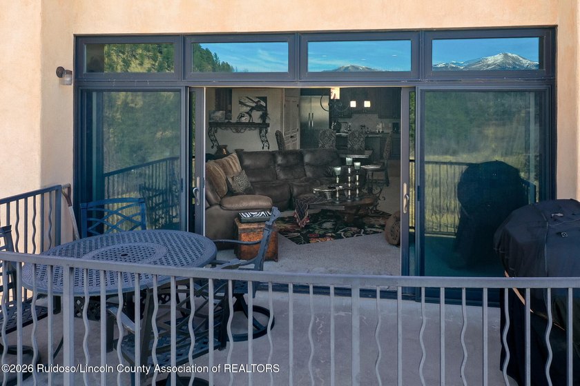 Beautiful 3-bedroom, 3.5 bath penthouse condo featuring - photo 26