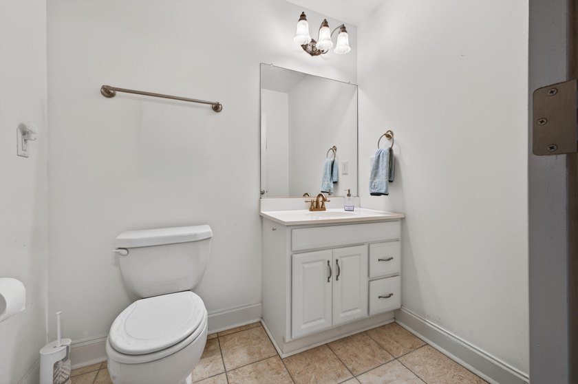 Beautifully maintained and thoughtfully designed, this - photo 33