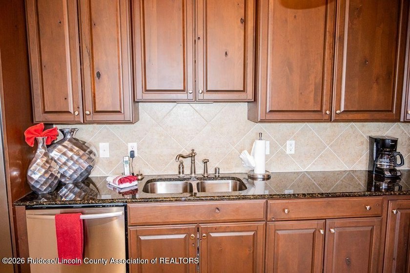 Beautiful 3-bedroom, 3.5 bath penthouse condo featuring - photo 35