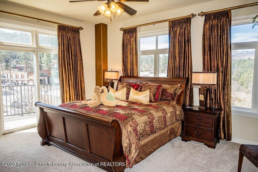 Beautiful 3-bedroom, 3.5 bath penthouse condo featuring - photo 37