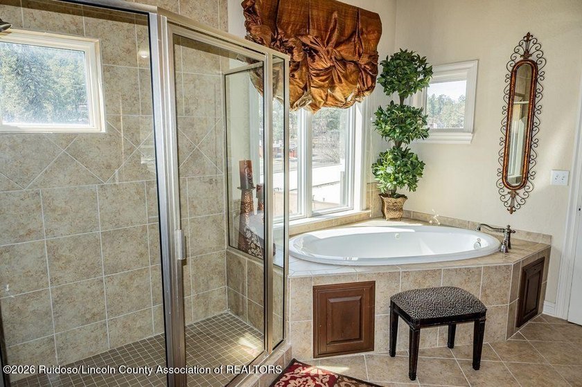 Beautiful 3-bedroom, 3.5 bath penthouse condo featuring - photo 43