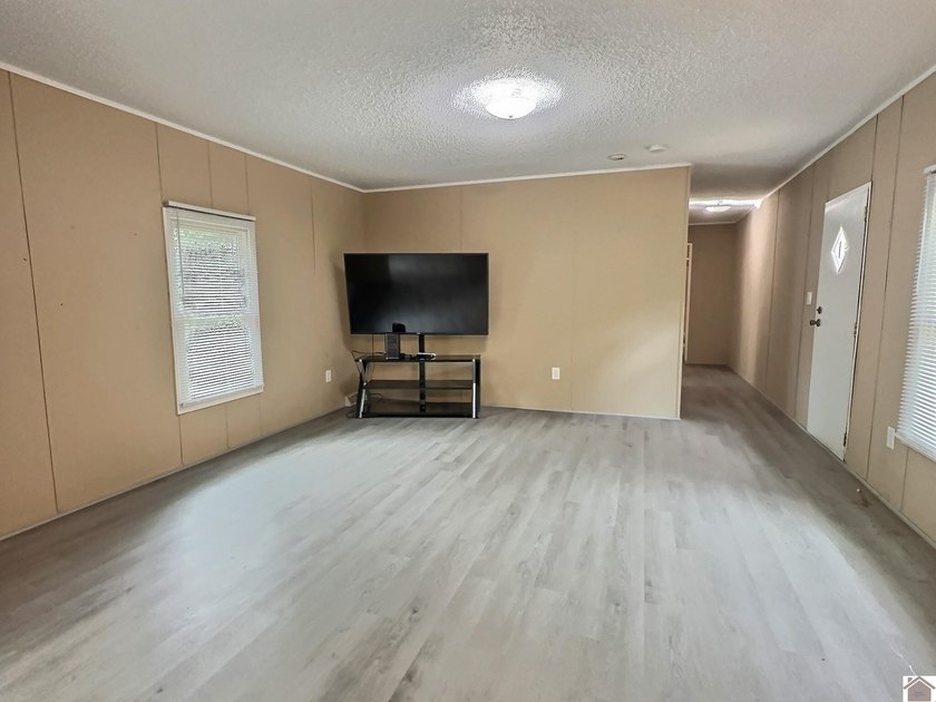 Affordable lake area 3 bd 2 ba manufactured home on nearly half - photo 5