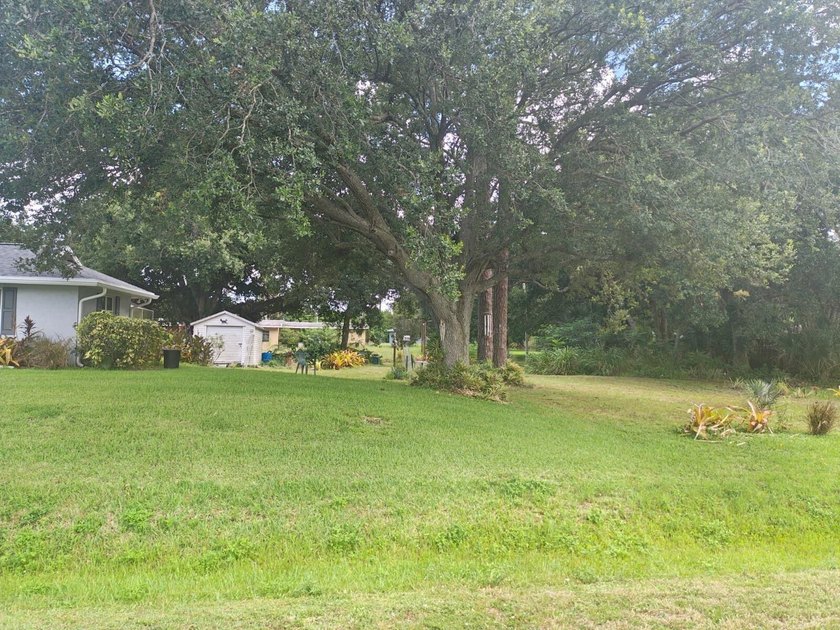 Welcome to this 3-bedroom, 2.5-bathroom pool house located in - photo 11