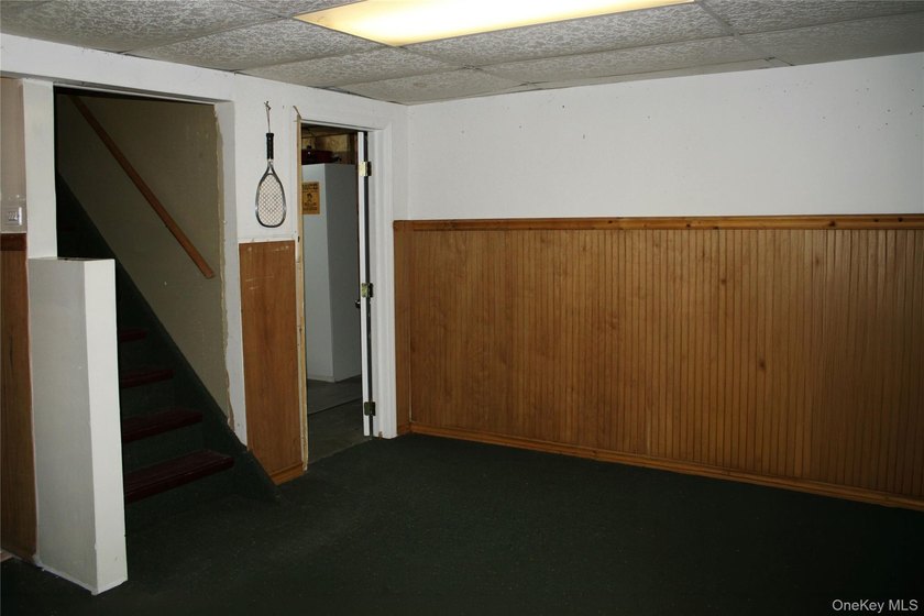 Charming, well maintained 3 bedroom ranch home situated midblock - photo 12