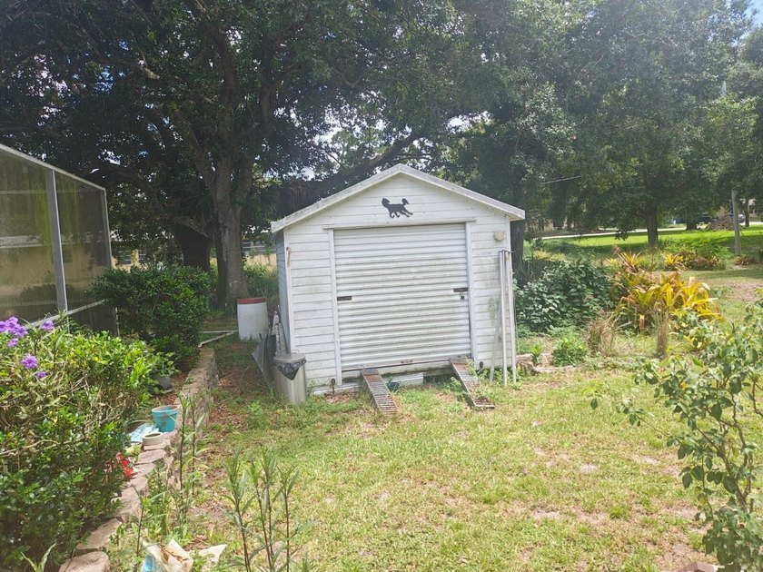 Welcome to this 3-bedroom, 2.5-bathroom pool house located in - photo 13