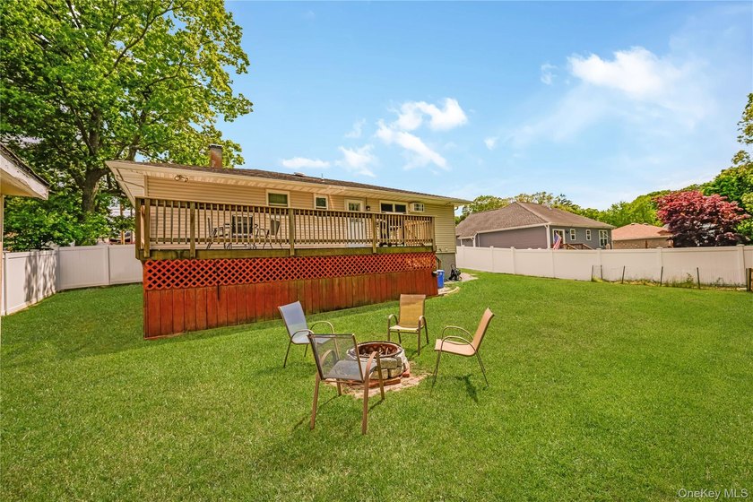 Charming, well maintained 3 bedroom ranch home situated midblock - photo 18
