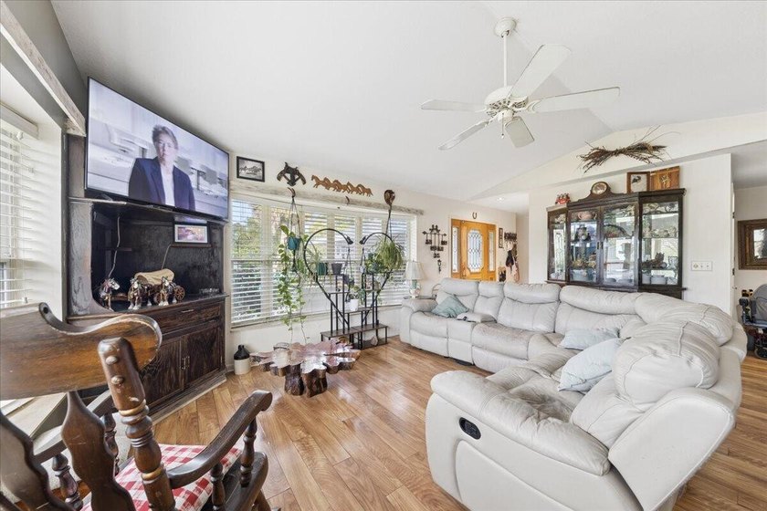 Welcome to this 3-bedroom, 2.5-bathroom pool house located in - photo 22