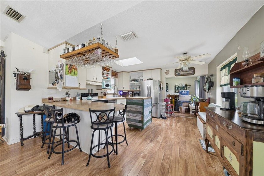 Welcome to this 3-bedroom, 2.5-bathroom pool house located in - photo 23