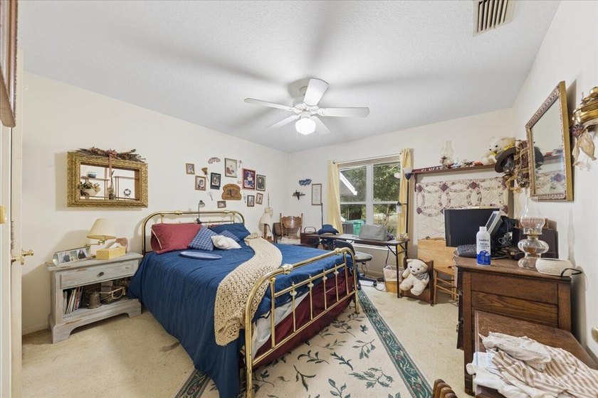 Welcome to this 3-bedroom, 2.5-bathroom pool house located in - photo 38