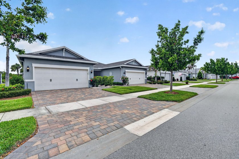 Welcome to this beautifully maintained 2 bed, 2 bath plus Den in - photo 3