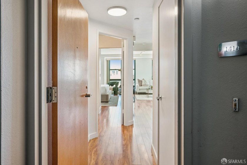Stunning city-view residence at Daniel Burnham Court offering - photo 3