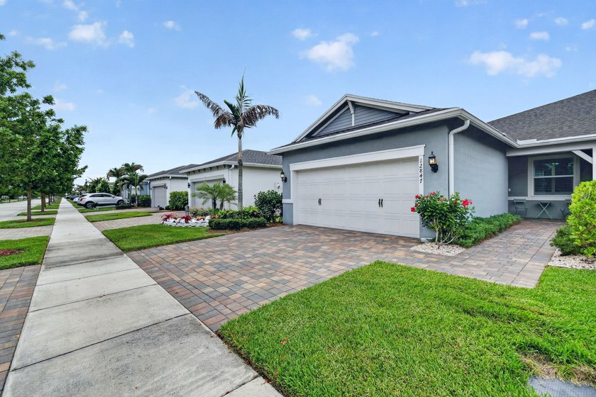 Welcome to this beautifully maintained 2 bed, 2 bath plus Den in - photo 4