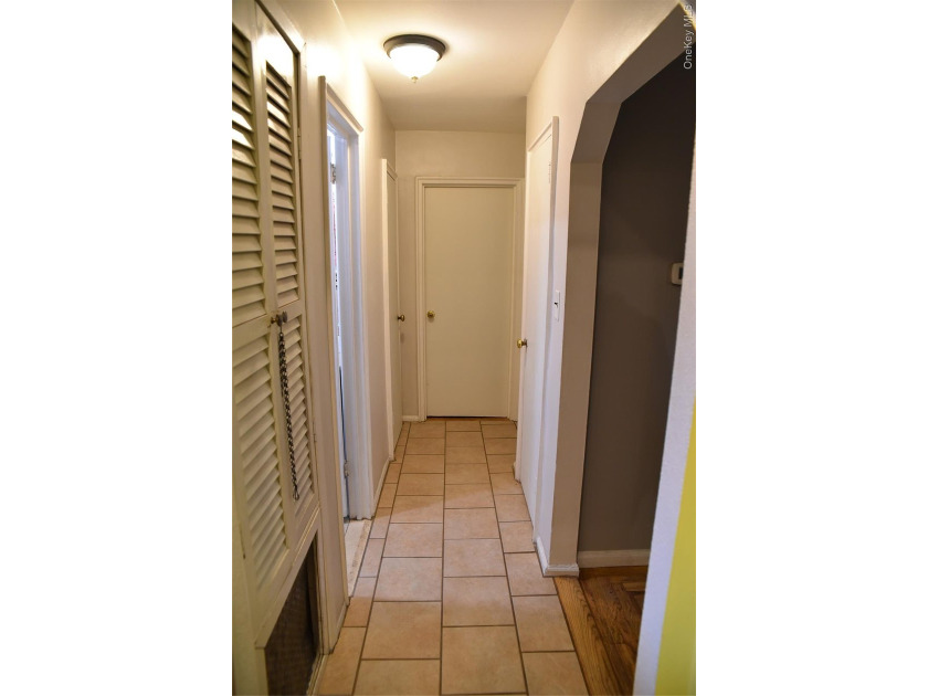 Pelham Parkway Area Two family Brick semi detached, Top floor - photo 13