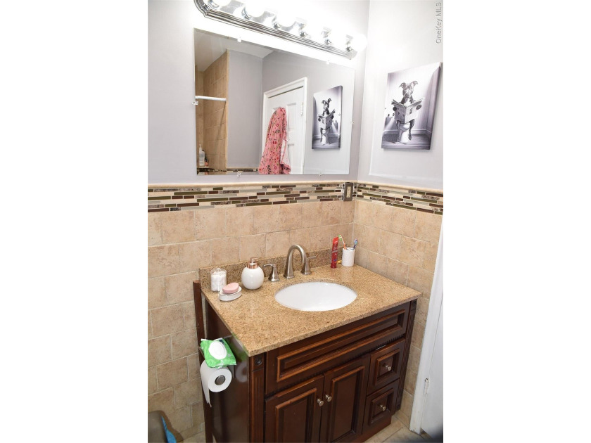Pelham Parkway Area Two family Brick semi detached, Top floor - photo 15