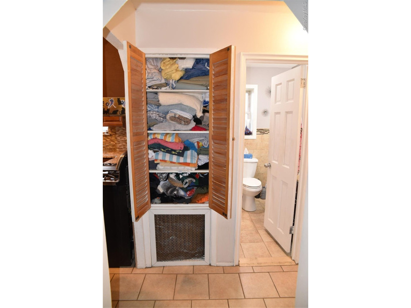 Pelham Parkway Area Two family Brick semi detached, Top floor - photo 18