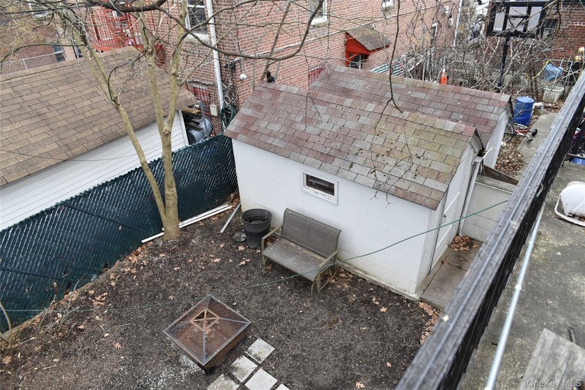 Pelham Parkway Area Two family Brick semi detached, Top floor - photo 25