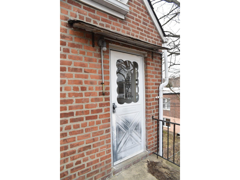Pelham Parkway Area Two family Brick semi detached, Top floor - photo 27