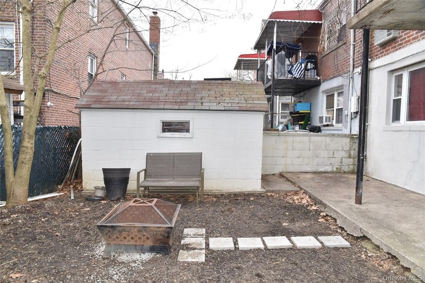 Pelham Parkway Area Two family Brick semi detached, Top floor - photo 34