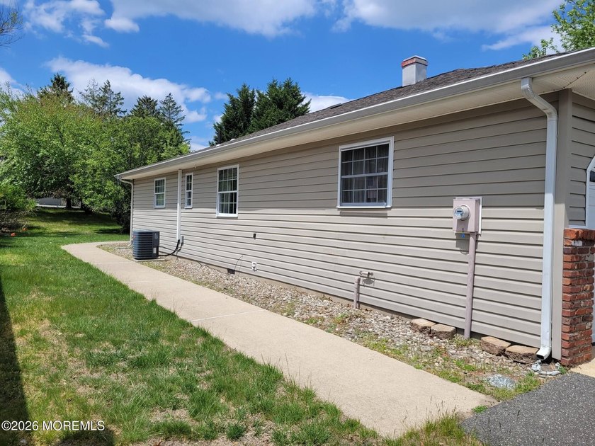IMMEDIATE OCCUPANCY - Charming Yellowstone Model on Quiet Street - photo 4