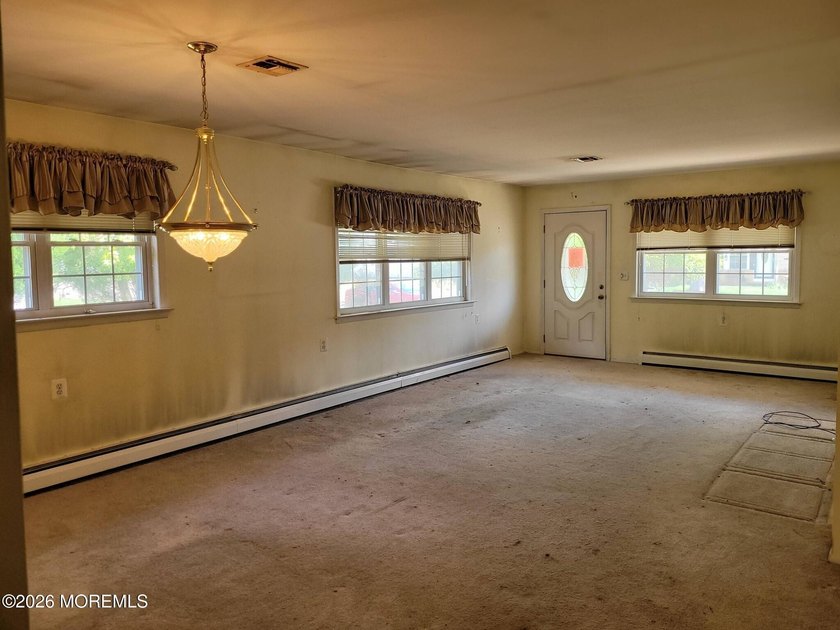 IMMEDIATE OCCUPANCY - Charming Yellowstone Model on Quiet Street - photo 10