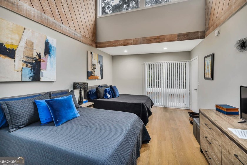 Welcome to your completely renovated retreat in the heart of the - photo 31