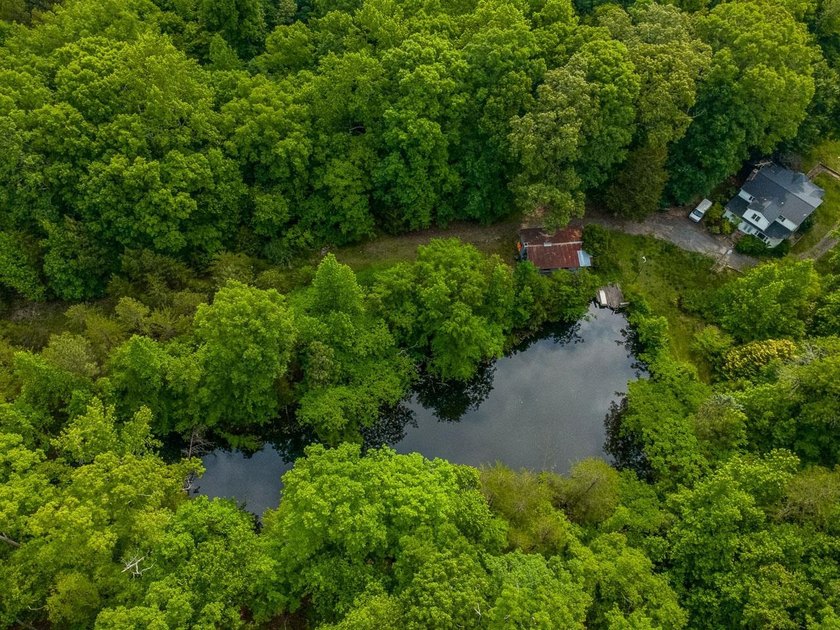 Enjoy country living with a combination of charm and privacy on - photo 5