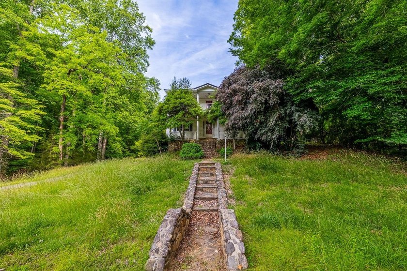 Enjoy country living with a combination of charm and privacy on - photo 6