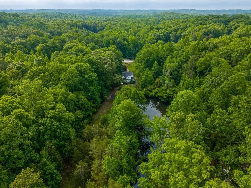 Enjoy country living with a combination of charm and privacy on - photo 10
