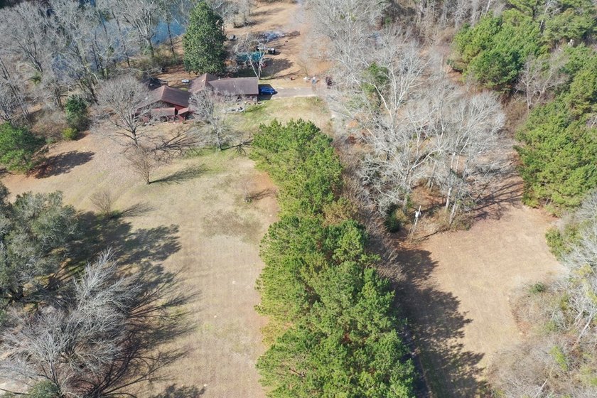 Private location. Nice home that needs some love. Over 47 acres - photo 4
