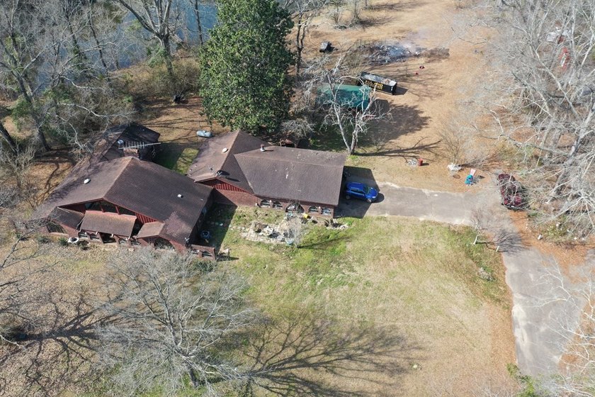 Private location. Nice home that needs some love. Over 47 acres - photo 5