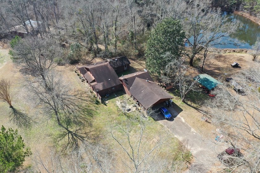 Private location. Nice home that needs some love. Over 47 acres - photo 7