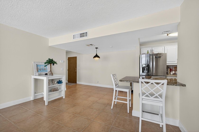 Welcome to 336 Golfview Road, Unit 905, a highly desirable - photo 11