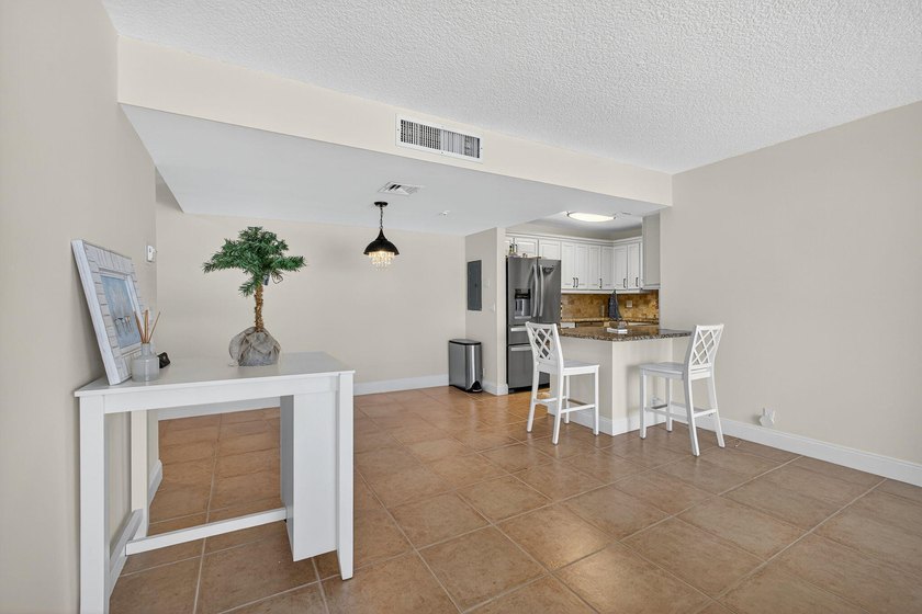 Welcome to 336 Golfview Road, Unit 905, a highly desirable - photo 12