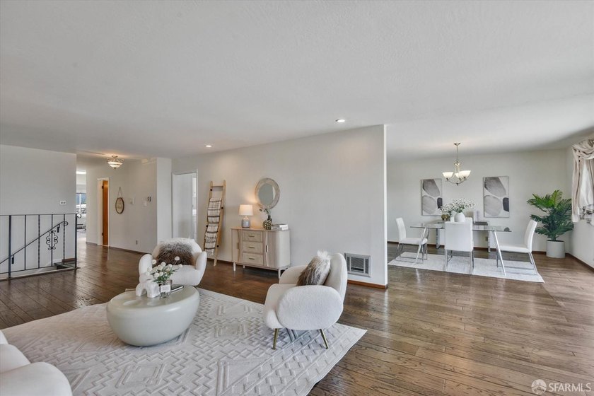 Outstanding 3-unit view building. Top unit penthouse features - photo 3