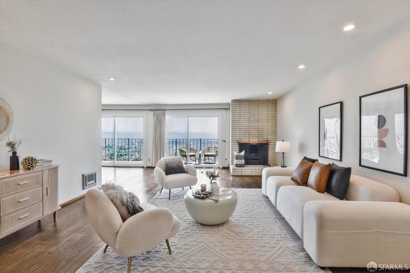 Outstanding 3-unit view building. Top unit penthouse features - photo 4